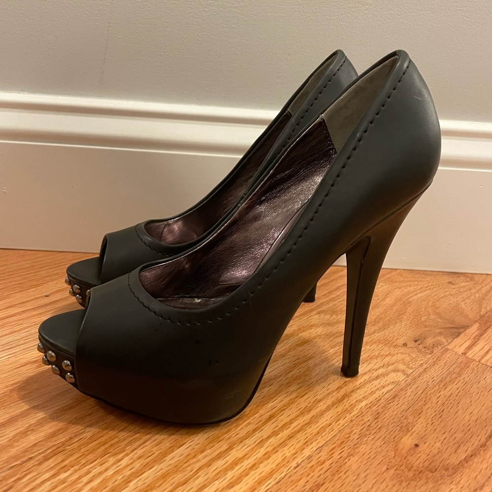 Steven by Steve Madden black peep-toe pumps
